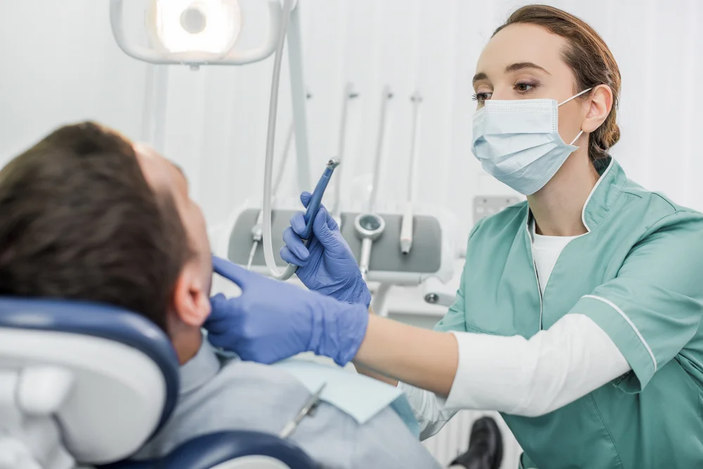 Importância do cirurgião-dentista em Unidade de Terapia Intensiva 4 Depositphotos 245282132 S
