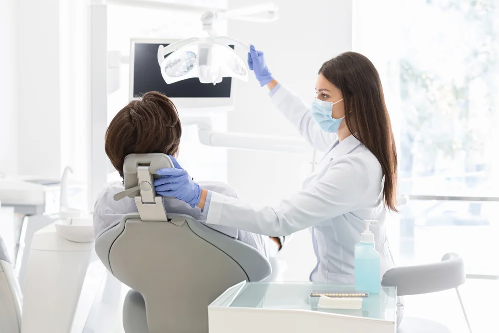 Importância do cirurgião-dentista em Unidade de Terapia Intensiva 3 Depositphotos 321395558 S