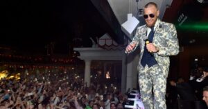 20 fotos de Conor McGregor festejando em Ibiza que deixarão Floyd Mayweather Jr triste