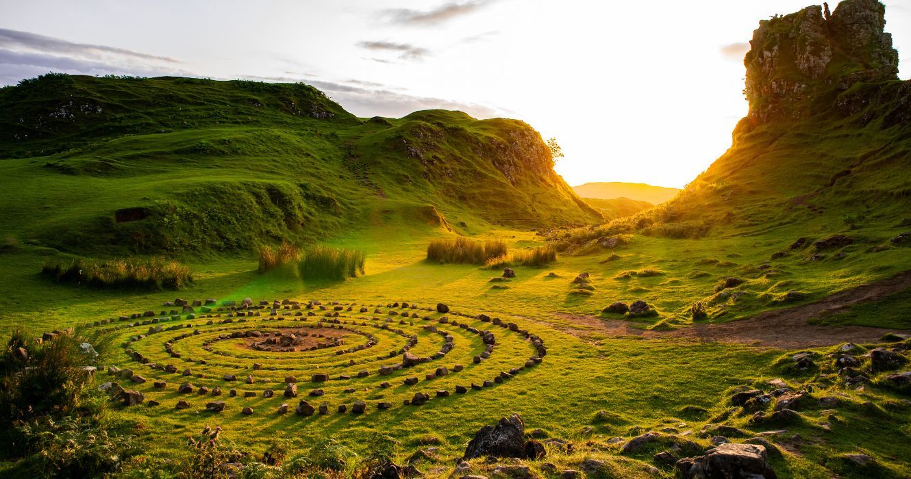 o círculo no vale das fadas na Escócia ao pôr do sol