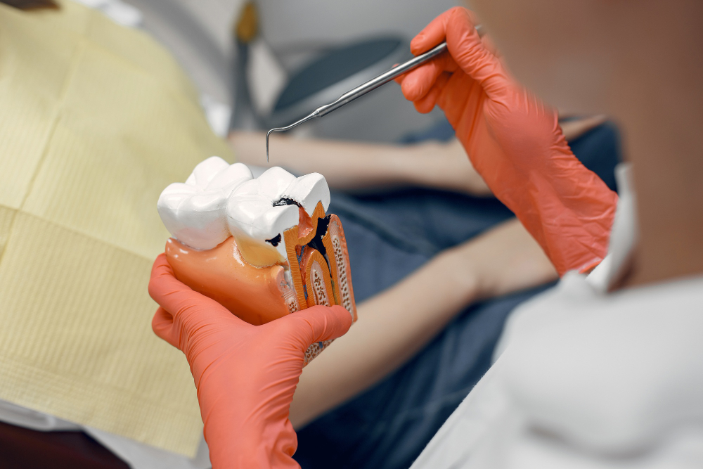 colocando implante dentário