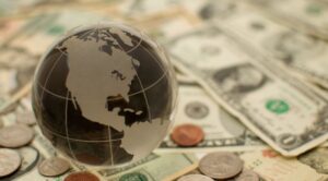 Leia mais sobre o artigo Economia mundial: criptomoedas e suas influências