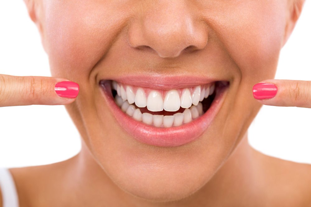 O Impacto Psicológico da Reabilitação Oral na Vida Social 2 dentes limpos